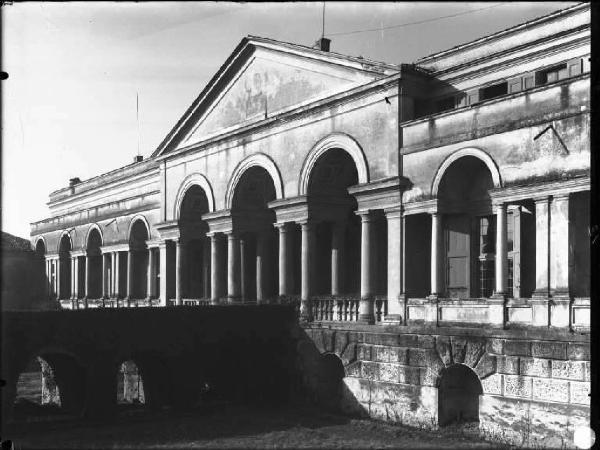 Mantova - Palazzo Te - Facciata est - Peschiere