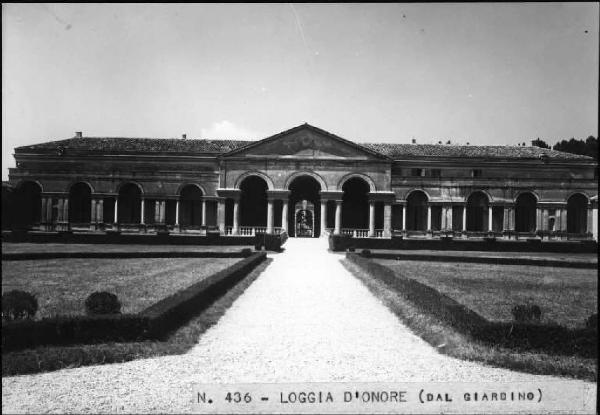 Mantova - Palazzo Te - Facciata est verso il giardino