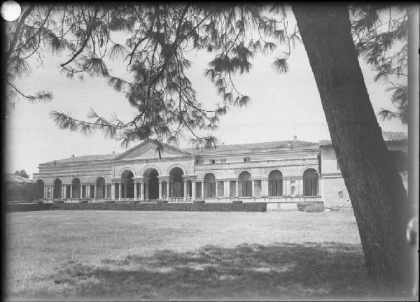 Mantova - Palazzo Te - Facciata est verso il giardino