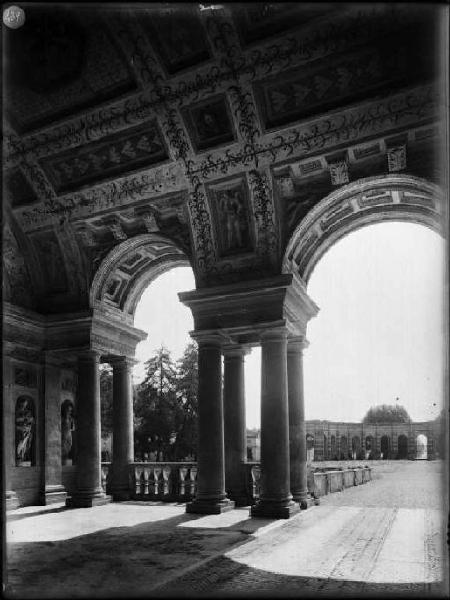 Mantova - Palazzo Te - Ingresso al giardino dalla loggia di David