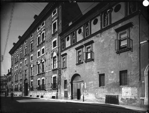 Mantova - Via Frattini - Palazzo Valenti - Casa Guerrina