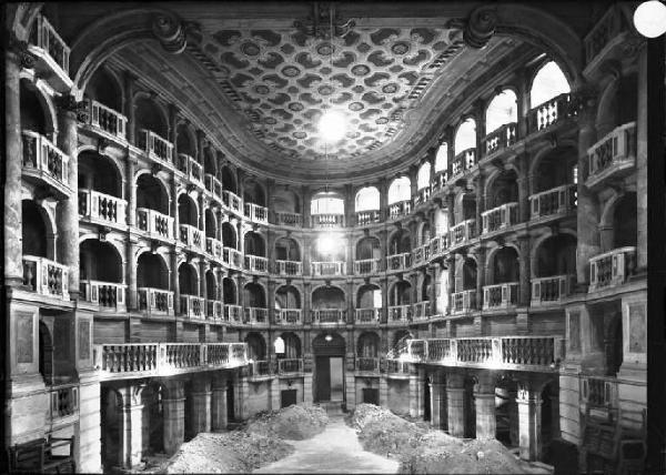 Mantova - Teatro Bibiena - Platea, palchi