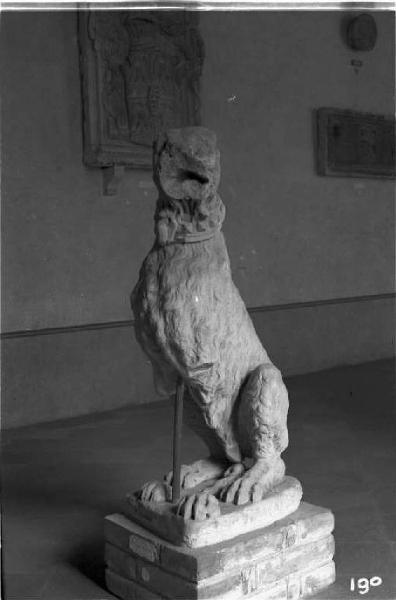 Scultura - Statua di cane - Mantova - Palazzo Ducale - Salone degli Stemmi