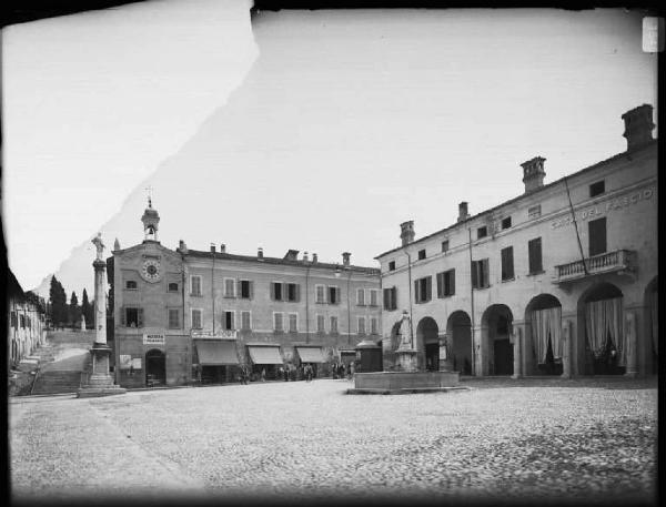 Castiglione delle Stiviere - Piazza Ugo Dallò