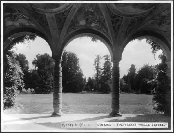 Palidano - Villa Strozzi - Portico - Parco