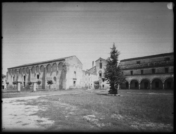 S. Benedetto Po - Abbazia di S. Benedetto di Polirone - Cortile