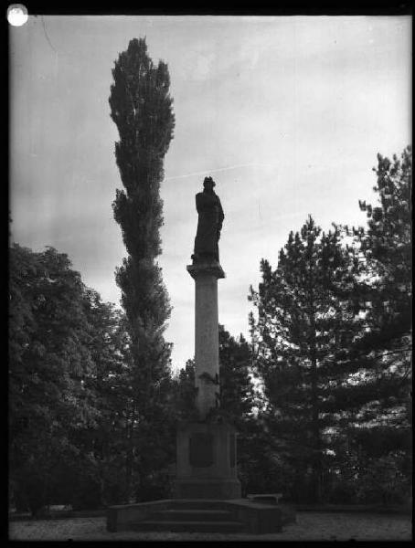 Pietole - Monumento a Virgilio