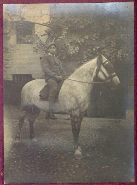Prima Guerra Mondiale - Ritratto maschile - Militare a cavallo