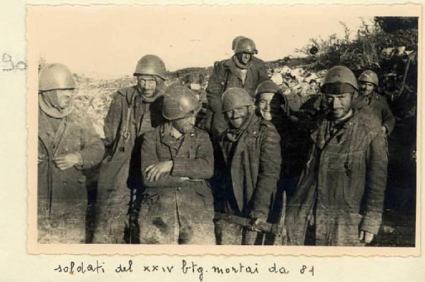 Seconda Guerra Mondiale - Ritratto di gruppo maschile - Militari del 24° battaglione mortai