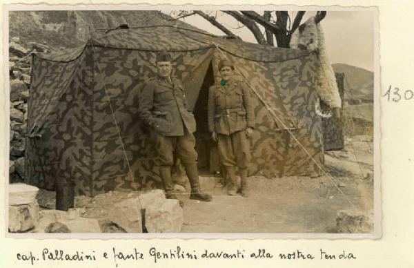 Seconda guerra mondiale - Accampamento militare - Ritratto maschile - Capitano Palladini e fante Gentilini