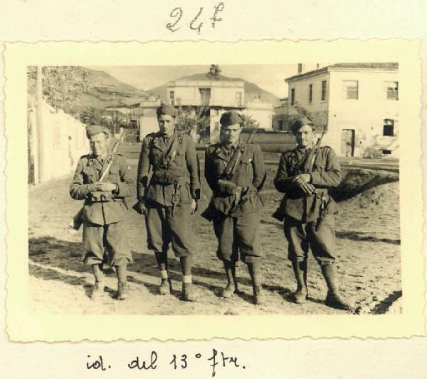 Seconda guerra mondiale - Ritratto di gruppo maschile - Militari - Squadra marciatori in montagna del 13° fanteria