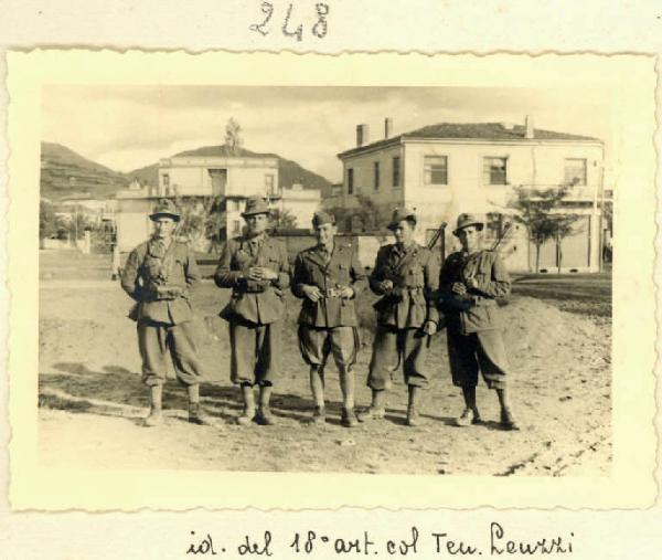 Seconda guerra mondiale - Ritratto di gruppo maschile - Militari - Squadra marciatori in montagna del 18° artiglieria