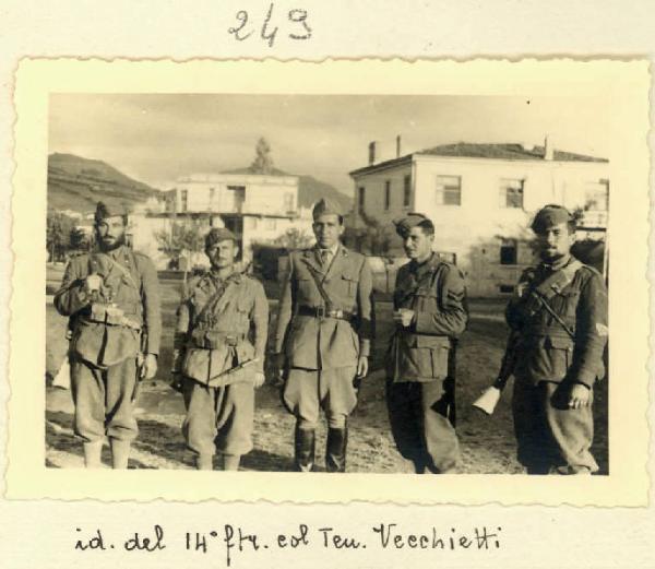 Seconda guerra mondiale - Ritratto di gruppo maschile - Militari - Squadra marciatori in montagna del 14° fanteria