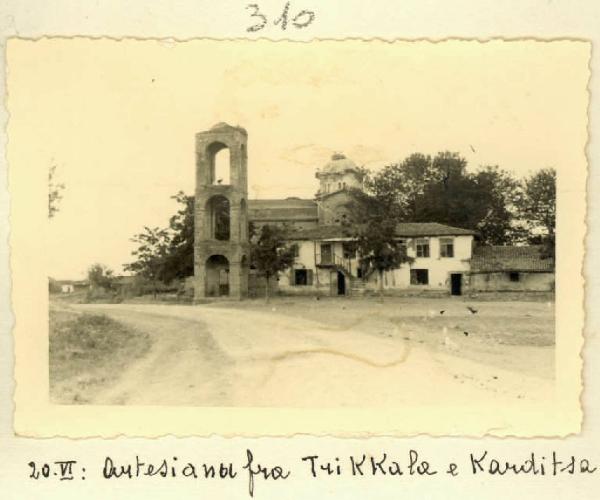 Veduta di paese - Pozzo artesiano (?)