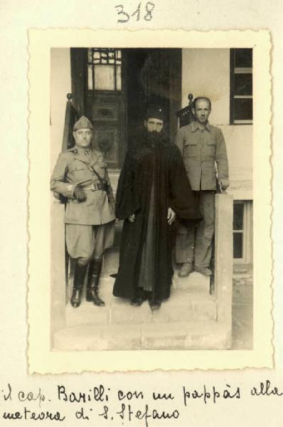 Seconda guerra mondiale - Ritratto di gruppo maschile - Capitano Barilli con monaco e militare - Meteora di S. Stefano