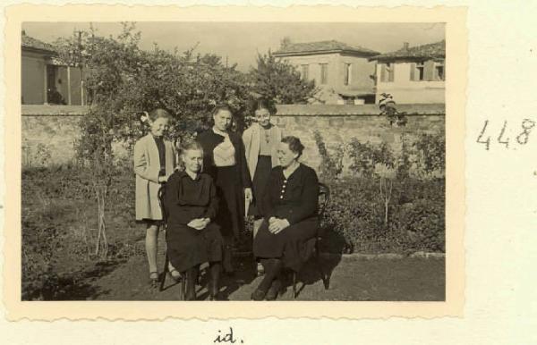 Seconda guerra mondiale - Ritratto di gruppo femminile - Signora Pelecki con parenti