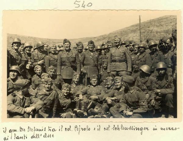 Seconda guerra mondiale - Incontro italo-germanico - Ritratto di gruppo maschile - Militari - Ufficiali e fanti