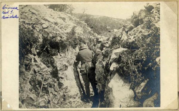 Prima guerra mondiale - Monte S. Michele - Militari in trincea
