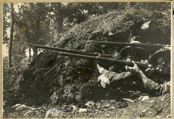 Prima guerra mondiale - Monte Vodil - Bersaglieri in trincea