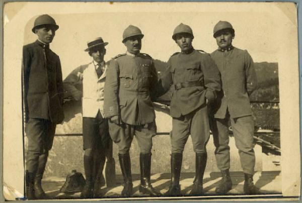 Prima guerra mondiale - Ritratto di gruppo maschile - Militari - Ufficiali