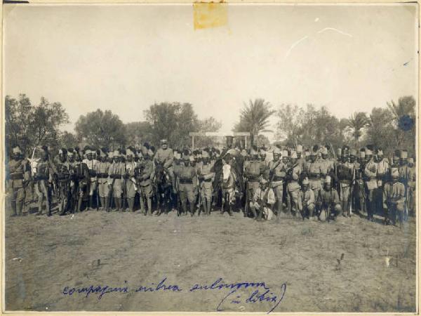 Prima guerra mondiale - Ritratto di gruppo maschile - Militari - Compagnia eritrea autonoma