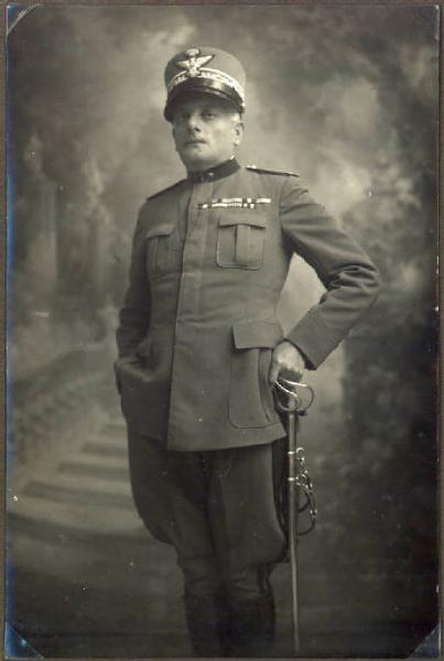 Ritratto maschile - Militare - Generale A. Giulianelli, 7° fanteria brigata Cuneo / Prima guerra mondiale