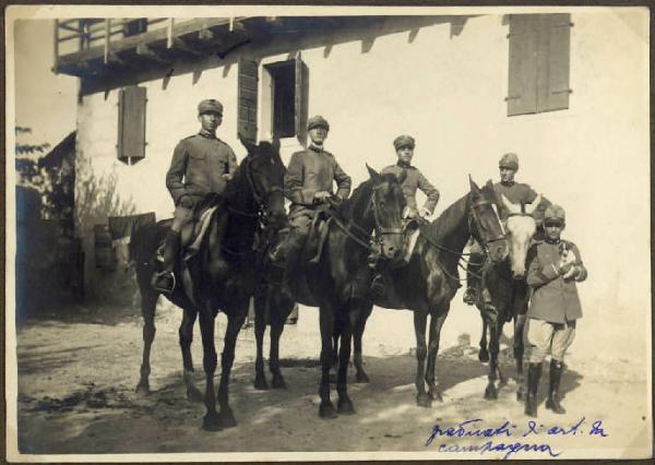 Prima guerra mondiale - Ritratto di gruppo maschile - Militari - Graduati di artiglieria da campagna a cavallo
