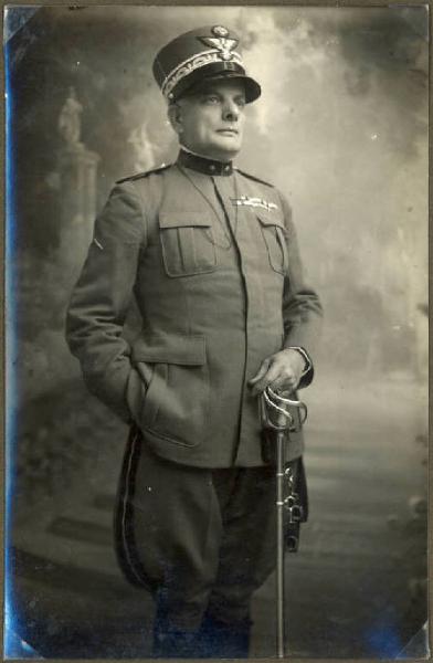 Ritratto maschile - Militare - Generale A. Giulianelli, 7° fanteria brigata Cuneo / Prima guerra mondiale