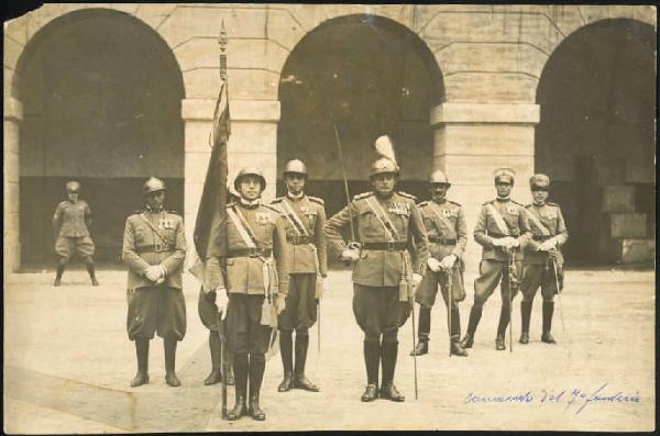 Prima guerra mondiale - Ritratto di gruppo maschile - Militari - Comando del 7° fanteria brigata Cuneo