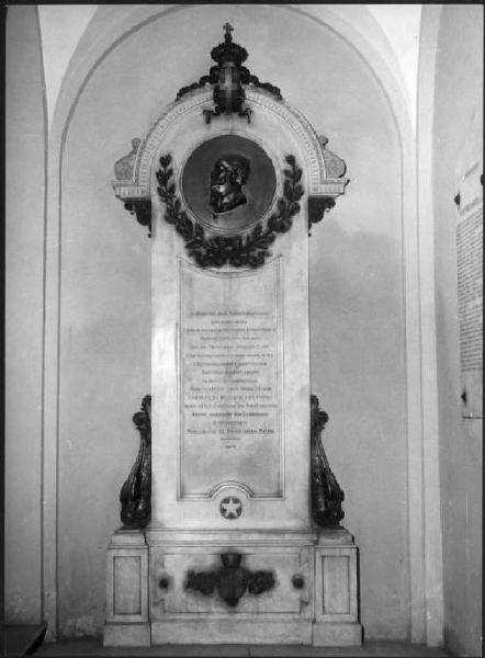 Scultura - Monumento a Vittorio Emanuele II - Mantova - Palazzo del Comune