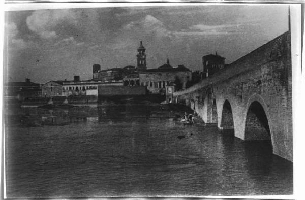Mantova - Lago Inferiore - Ponte di S. Giorgio - Palazzo Ducale - Corte Nuova