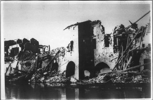 Mantova - Ponte dei Mulini distrutto dai bombardamenti della Seconda guerra mondiale