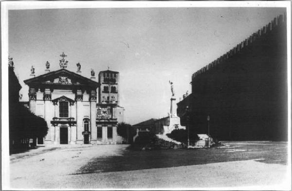 Mantova - Piazza Sordello - Monumento ai Martiri di Belfiore - Duomo