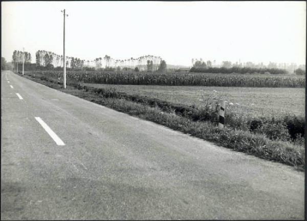 Acquanegra sul Chiese - Strada per Calvatone - Cascina e mulino Follo