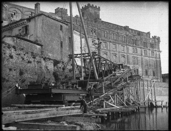 Mantova - Difesa perimetrale - Trasporto di un battipalo - Mulino Giannantonj