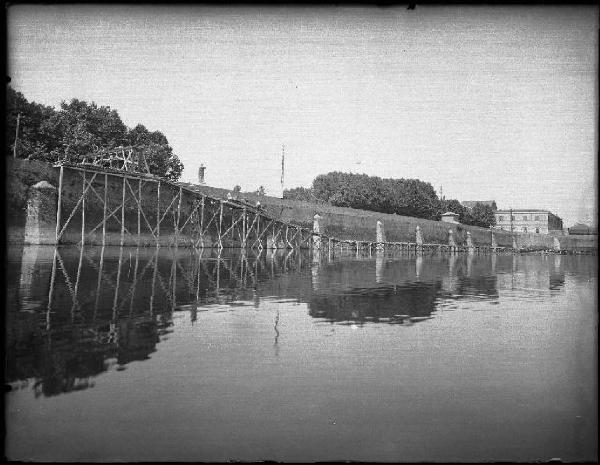 Mantova - Difesa perimetrale - Lago di Mezzo - Trasporto di una palancola