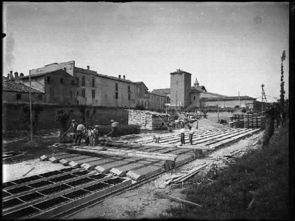 Mantova - Difesa perimetrale - Gettata di calcestruzzo sopra le palancole - Lungolago dei Gonzaga