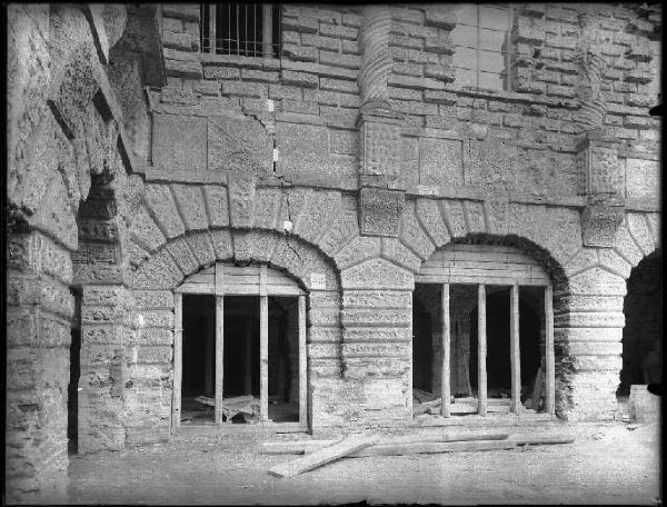 Mantova - Palazzo Ducale - Corte Nuova danneggiata - Cortile della Cavallerizza