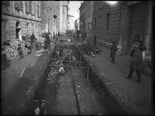 Mantova - Costruzione della rete fognaria - Via Pomponazzo