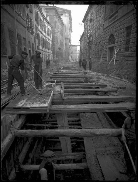 Mantova - Costruzione della rete fognaria - Via Pomponazzo