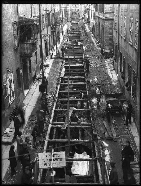 Mantova - Costruzione della rete fognaria - Via Accademia