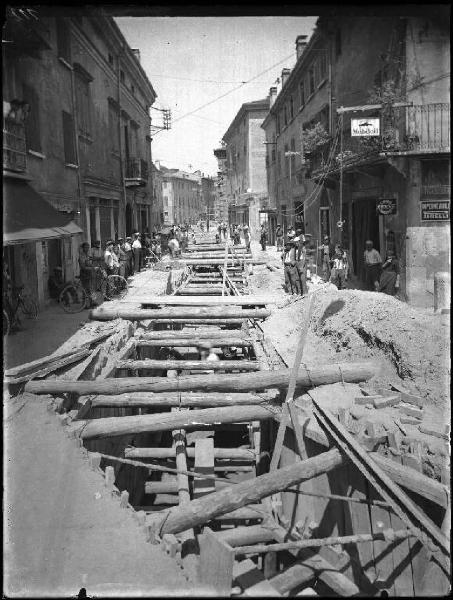 Mantova - Costruzione della rete fognaria - Via Pomponazzo