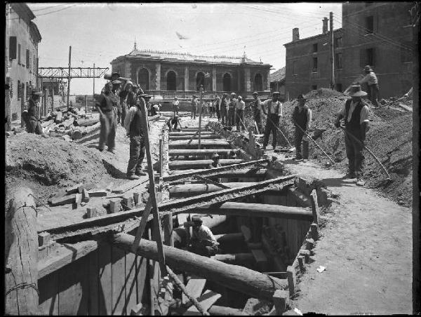 Mantova - Costruzione della rete fognaria - Ponte Arlotto