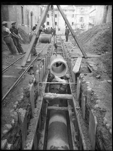 Mantova - Costruzione della rete fognaria - Strada