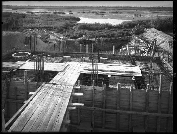 Castelnuovo Angeli - Costruzione dell'impianto idrovoro - Armature in ferro - Lago superiore