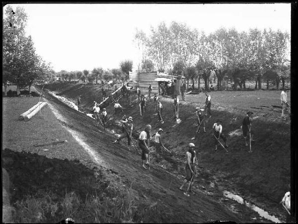 Cerese, zona - Lavori di scavo del canale Paiolo basso