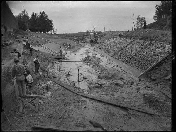 Pietole - Forte - Costruzione dello stabilimento idrovoro - Lavori di rivestimento del canale Paiolo basso