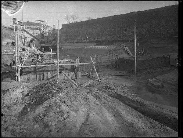 Pietole - Forte - Costruzione dello stabilimento idrovoro - Lavori di sistemazione del canale Paiolo basso - Rifacimento del cunicolo per il passaggio dell'acqua