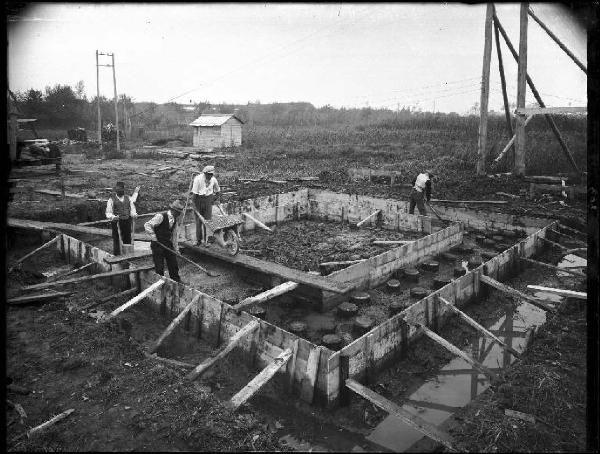 Pietole - Costruzione dello stabilimento idrovoro - Fondamenta della cabina elettrica