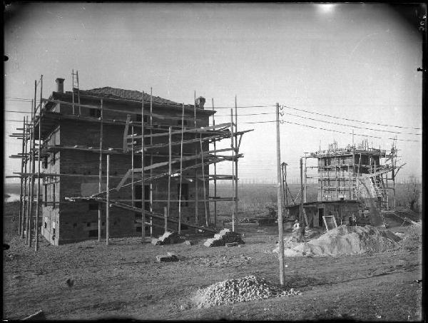 Pietole - Costruzione dello stabilimento idrovoro - Casa del custode - Cabina elettrica